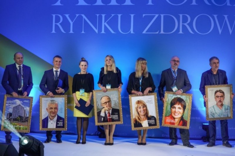 Dr Adam Domanasiewicz z laurem głównym Rynku Zdrowia - FOT. PTWP