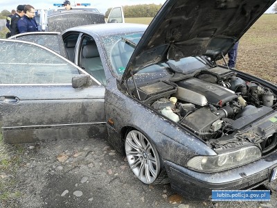 Chciał przejechać policjanta kradzionym samochodem - został zatrzymany po pościgu [FOTO, WIDEO] - 2