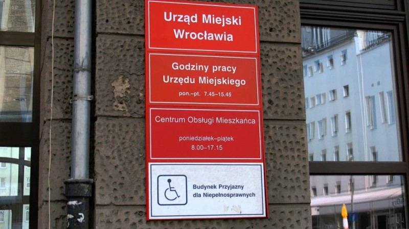 Wrocław: W tych urzędach nie załatwisz spraw 2 i 3 listopada - fot. screen z YT