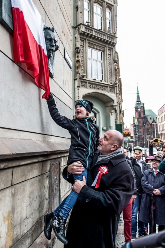 Nowa tablica, poświęcona Ignacemu Janowi Paderewskiemu, odsłonięta - Fot, Andrzej Owczarek