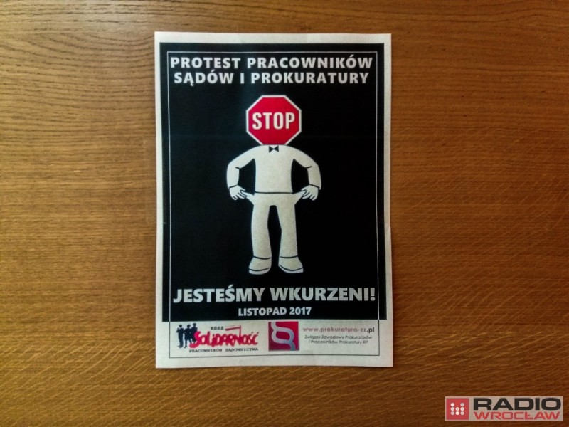 Pracownicy sądów i prokuratury będą w poniedziałek manifestować w Warszawie - fot. Piotr Kaszuwara