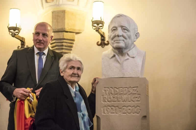 Tadeusz Różewicz ma swoje popiersie  - fot. Andrzej Owczarek