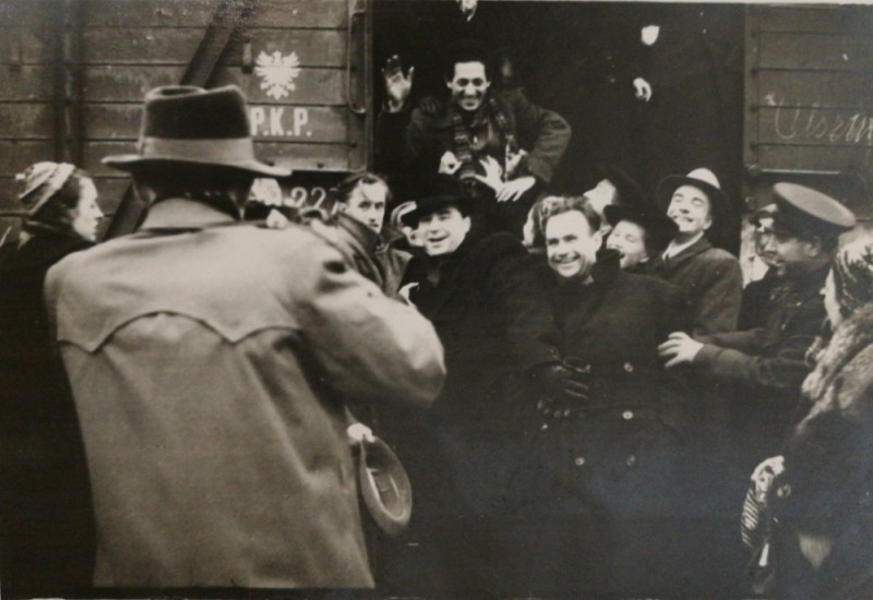 "Rozkaz: Teatr!" - reportaż o pierwszej po wojnie scenie aktorskiej na Dolnym Śląsku [ARCHIWALNE ZDJĘCIA] - Zdjęcia z archiwum Teatru im. Heleny Modrzejewskiej w Legnicy