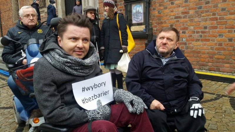 Wybory bez barier. Niepełnosprawni protestują - fot. Elżbieta Osowicz
