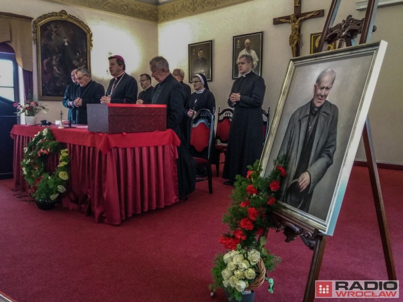 Akta z procesu beatyfikacyjnego ks. Zienkiewicza w drodze do Rzymu - fot. Piotr Kaszuwara