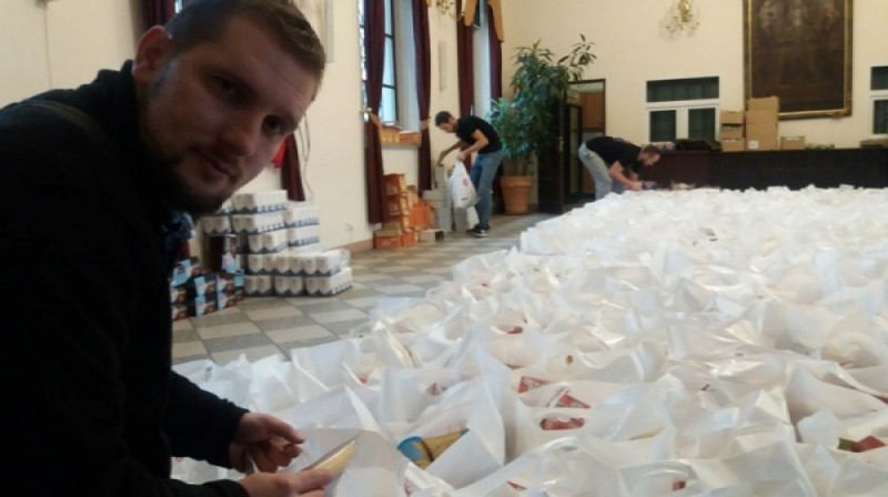 Wrocław: Caritas rozdawał świąteczne podarki dla potrzebujących -