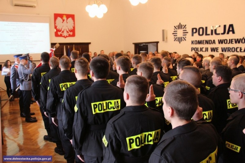 Ślubowanie nowo przyjętych policjantów [ZOBACZ] - fot. dolnoslaska.policja.gov.pl