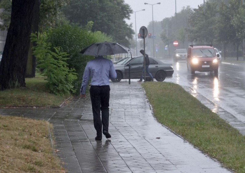 POGODA: Słabe opady deszczu - fot. archiwum.radiowroclaw.pl