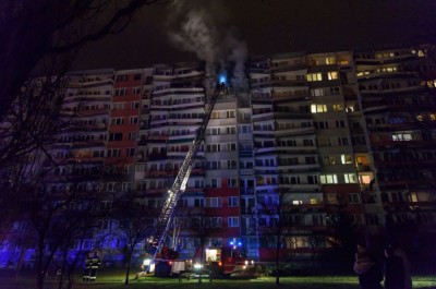 Wrocław: Jedna osoba zginęła w pożarze mieszkania w bloku przy Bobrzej [WIDEO]