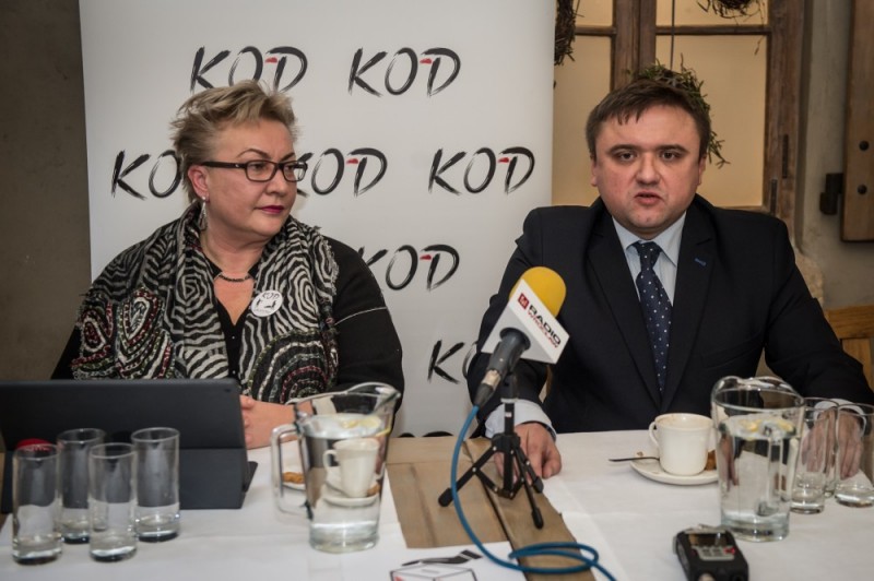Dolny Śląsk: KOD chce wprowadzenia Obywatelskiej Kontroli Wyborczej - fot. Andrzej Owczarek