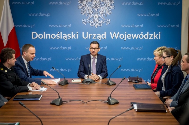 Premier Morawiecki we Wrocławiu: Zamknięte spotkanie ws. katastrofy w Mirsku - fot. Andrzej Owczarek