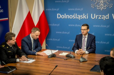 Premier Morawiecki we Wrocławiu: Zamknięte spotkanie ws. katastrofy w Mirsku - 3