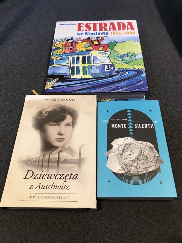 DAB+ Literatura: Estrada we Wrocławiu, literacka wyprawa na Ślężę, zimowe Bookowisko oraz "Dziewczęta z Auschwitz" [WIDEO] - 