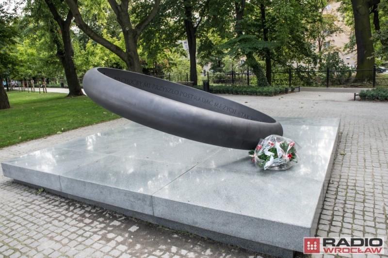Za znieważenie pomnika rotmistrza Pileckiego staną przed sądem - 