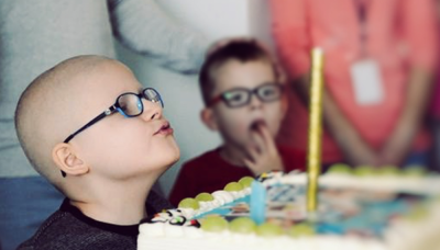 Olek ma 9 lat, od 6 walczy z rakiem. Jedynym ratunkiem jest lek za 700 tysięcy złotych