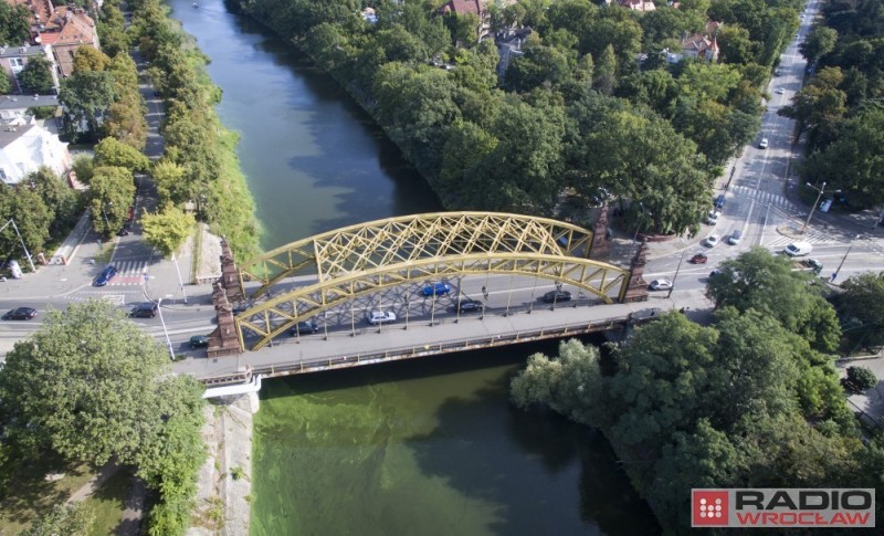 Politycy PiS alarmują. Wrocławskie mosty i przeprawy do pilnego remontu - fot. Radek Bugajski