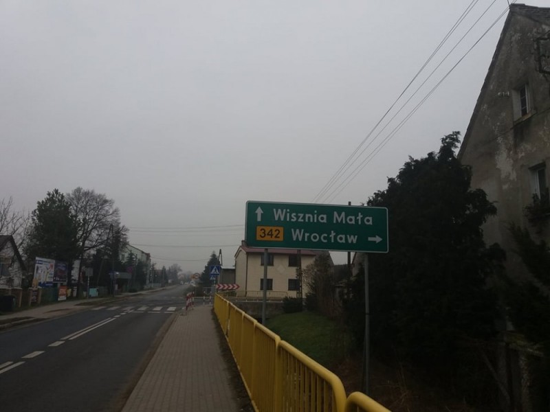 Drogowy koszmar na trasie z Obornik Śląskich do Wrocławia - 