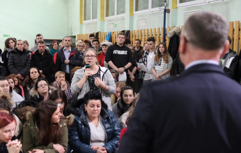 Jelenia Góra: uczniowie i nauczyciele bronią szkoły - 