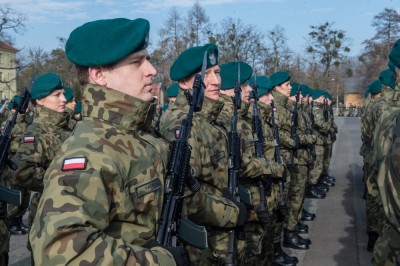 50 przyszłych oficerów rezerwy złożyło uroczystą przysięgę w Akademii Wojsk Lądowych [ZOBACZ]