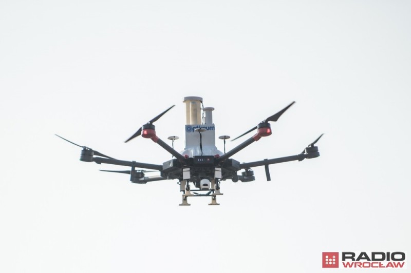 Naukowcy z dronami pomagają w walce ze smogiem [WIDEO] - fot. Andrzej Owczarek