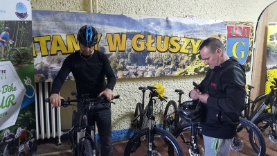 W Głuszycy i Jedlinie Zdroju udostępniono mieszkańcom rowery elektryczne [FOTO] - 1