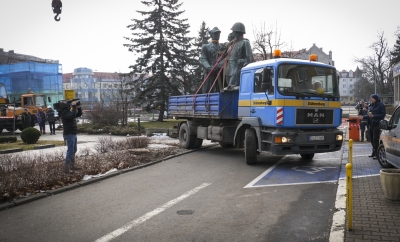 Nie ma już Pomnika Wdzięczności dla Armii Radzieckiej na legnickim Placu Słowiańskim [FOTO, WIDEO] - 11