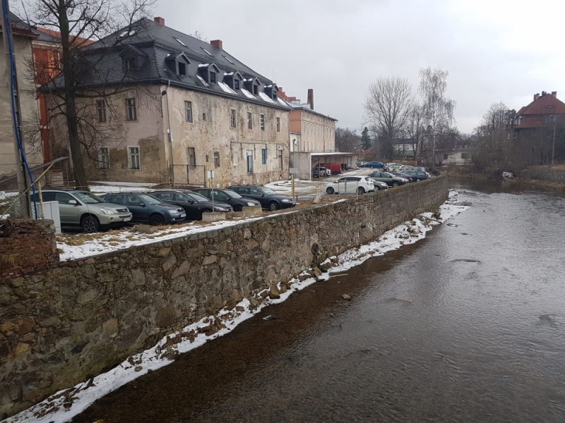 Mieszkańcy Cieplic będą mieli nowe miejsce do spacerów - fot. Robert Zapora