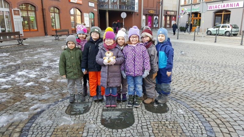 Legnica: Lew pomaga przedszkolakom poznać historię miasta - fot. Justyna Łukasiewicz