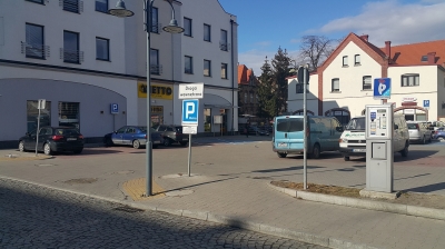 Chciał być uczciwy, kupił bilet parkingowy. Dostał 95 zł kary - 0