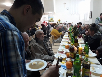 Wrocław: Biskup zaprosił samotnych i ubogich na śniadanie wielkanocne