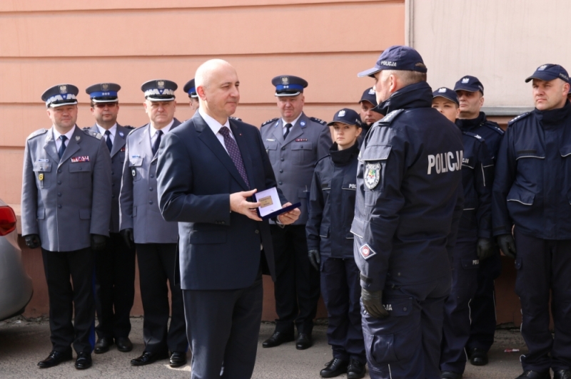 Szef MSWiA otworzył posterunek policji w Świerzawie - fot. Robert Zapora
