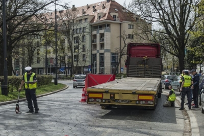 Tragiczny wypadek na placu Powstańców Śląskich [ZOBACZ] - 2