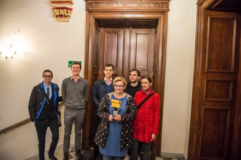 Prezydent Wrocławia otrzymał nagrodę Złotej Szyny - fot. Andrzej Owczarek