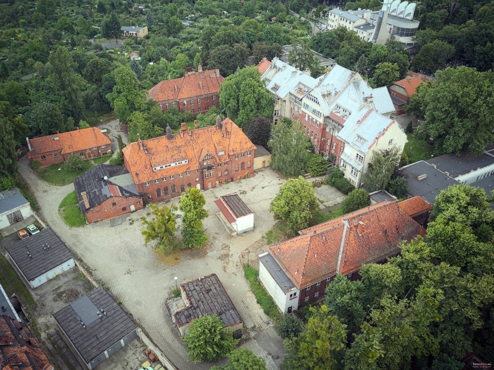 Wrocław: Kompleks dawnego szpitala przy Bujwida idzie pod młotek - Fot. Radek Bugajski / Covus monedula/fotopolska.eu [CC-BY-SA 3.0]