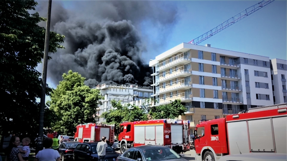 Wrocław: Kłęby dymu nad miastem. Płonął blok w centrum [WIDEO] - (fot. Radosław Bugajski, Paulina Skrzyp)
