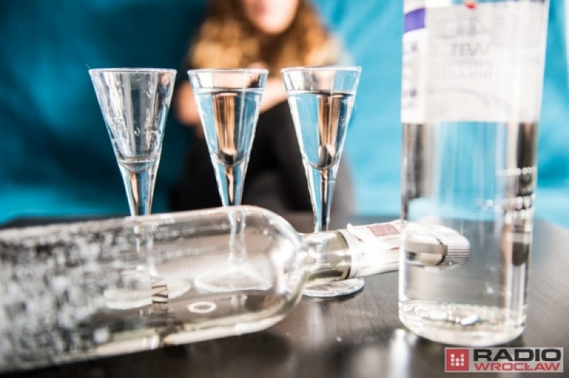 Gdzie alkohol powinien być sprzedawany i w jakich godzinach? - (fot. archiwum Radia Wrocław)