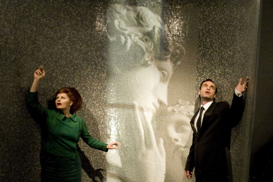 Robić "Hamleta" czy nie robić? Oto jest pytanie - fot. K. Bieliński (zdjęcie z www.teatrpolski.wroc.pl)