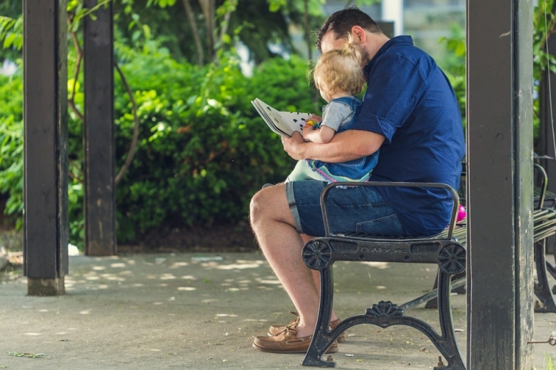 Dolny Śląsk: Coraz więcej ojców korzysta z urlopów rodzicielskich - zdjęcie ilustracyjne; fot. pixabay