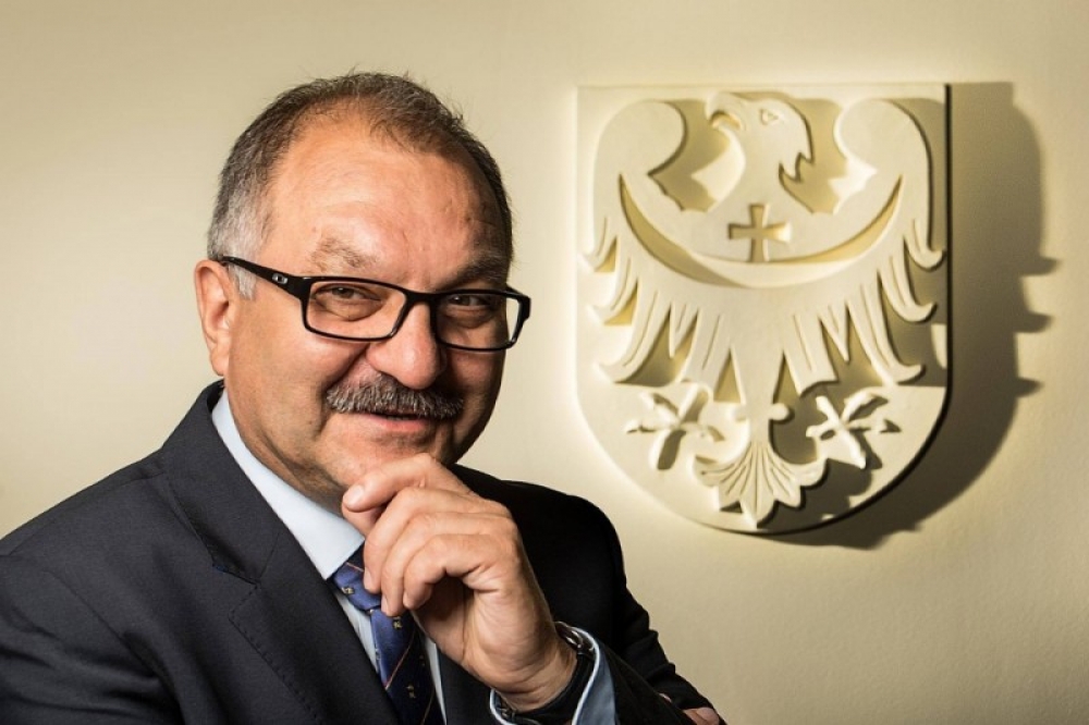 Marszałek województwa nie będzie miał obniżonej pensji - fot. UMWD
