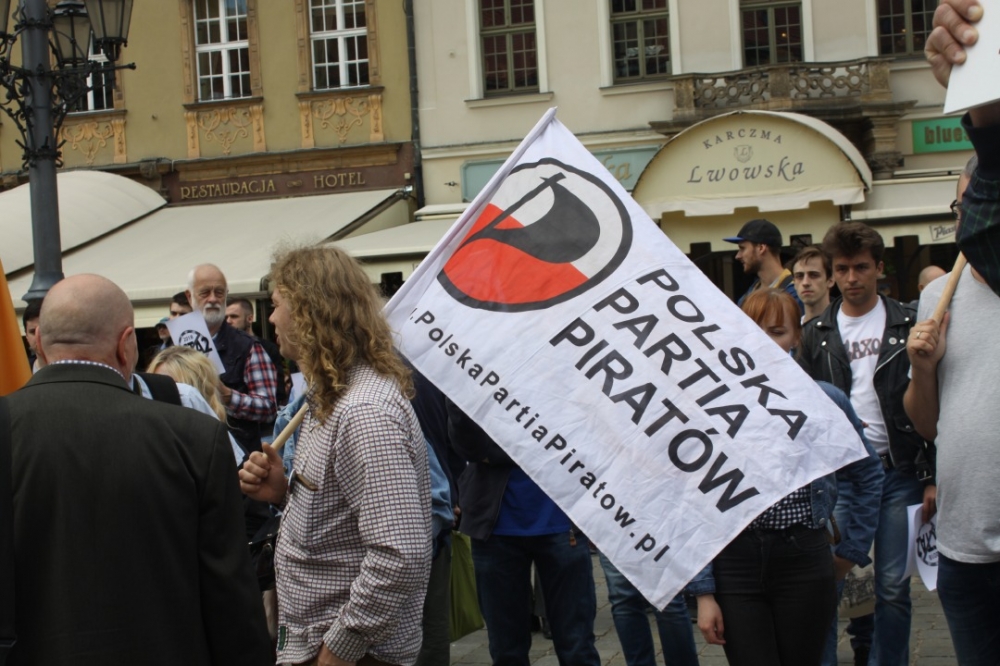 Wrocław: Stop acta 2.0.Około 150 osób sprzeciwiało się reformie prawa autorskiego - Fot. Wojciech Kosek