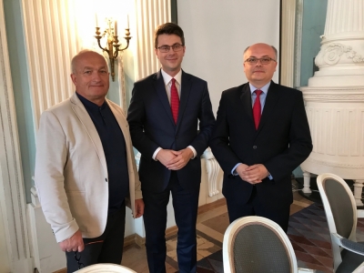 Czy jeleniog&oacute;rskie wydziały UE oraz PWR przestaną istnieć?