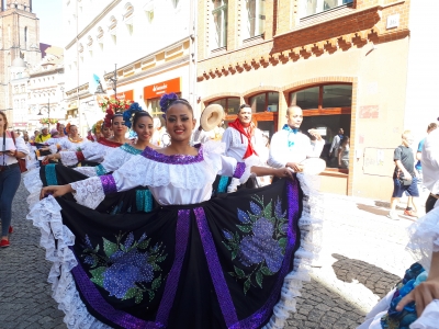 Festiwal "Świat pod Kyczerą". Barwny korowód w Legnicy [FOTO] - 2