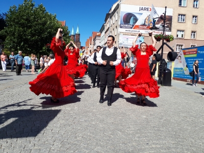 Festiwal "Świat pod Kyczerą". Barwny korowód w Legnicy [FOTO] - 3