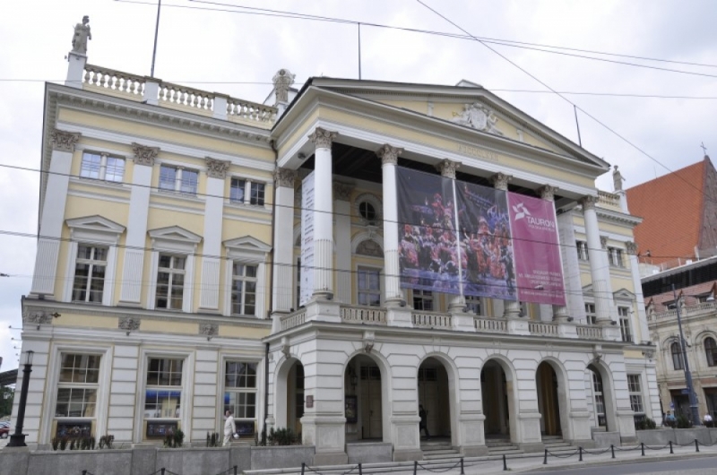 Konflikt o parking oddala rozbudowę Opery Wrocławskiej -