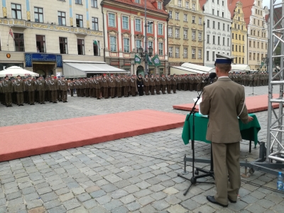 Mają za sobą 5 lat studiów, a na pagonie pierwsze gwiazdki oficerskie - 0