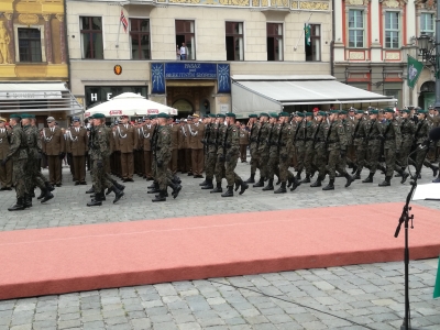 Mają za sobą 5 lat studiów, a na pagonie pierwsze gwiazdki oficerskie - 1