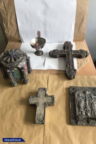 CBŚP zatrzymało grupę, która tworzyła falsyfikaty zabytków [FOTO] - 16