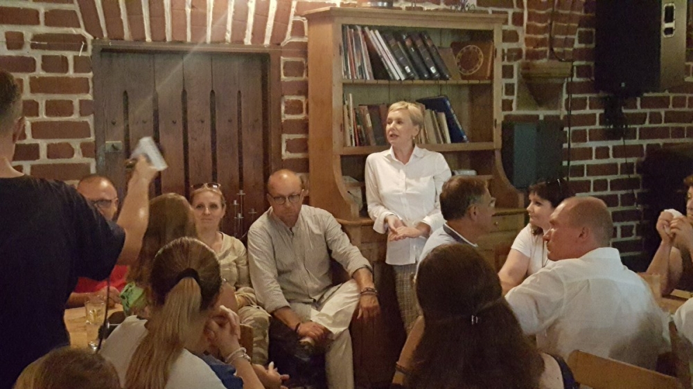 Co zrobić z bezpańskimi zwierzętami we Wrocławiu? Pomysł kandydatki PiS na prezydenta - (fot. twitter / Mirosława Stachowiak-Różecka)