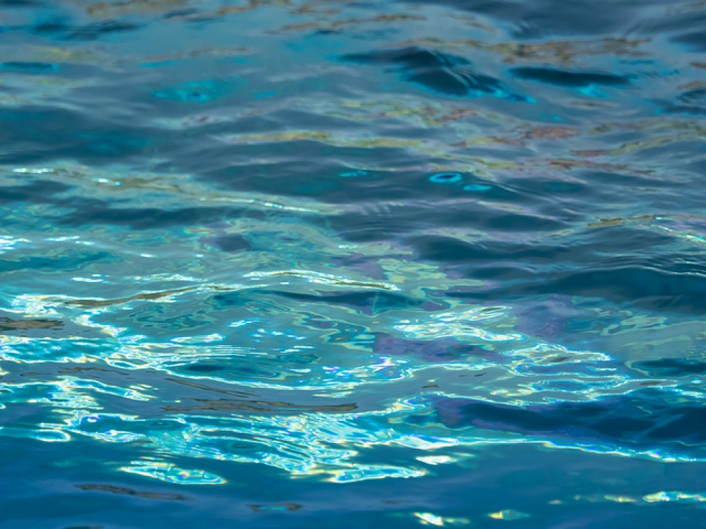 Kryta pływalnia w Kamiennej Górze świeci pustkami - Zdjęcie ilustracyjne fot. flickr.com/William Warby (Creative Commons)