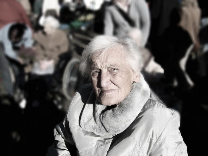 Nowa akcja wrocławskiego MOPS. Koperty życia mają pomóc seniorom - zdjęcie ilustracyjne; fot. pixabay